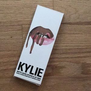 Kylie cosmetics lip kit in Maliboo